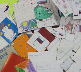Учащиеся первой школы написали письма и отправили открытки солдатам на СВО